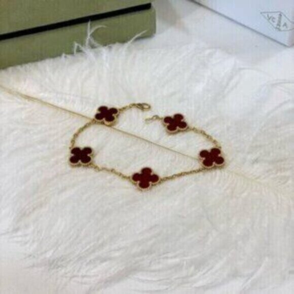 Van Cleef & Arpels 18k red chalcedony five-flower bracelet - Picture 3 of 4